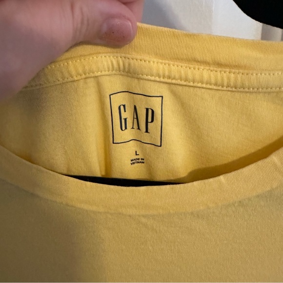 GAP- Women’s Yellow TShirt - Picture 2 of 6